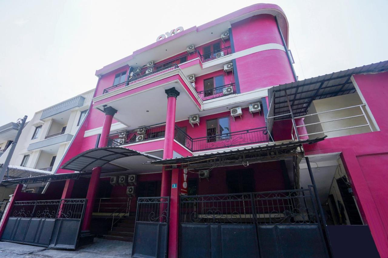 Hotel Collection O 1112 Comfitel Siwalankerto Aa4 Surabaya Esterno foto